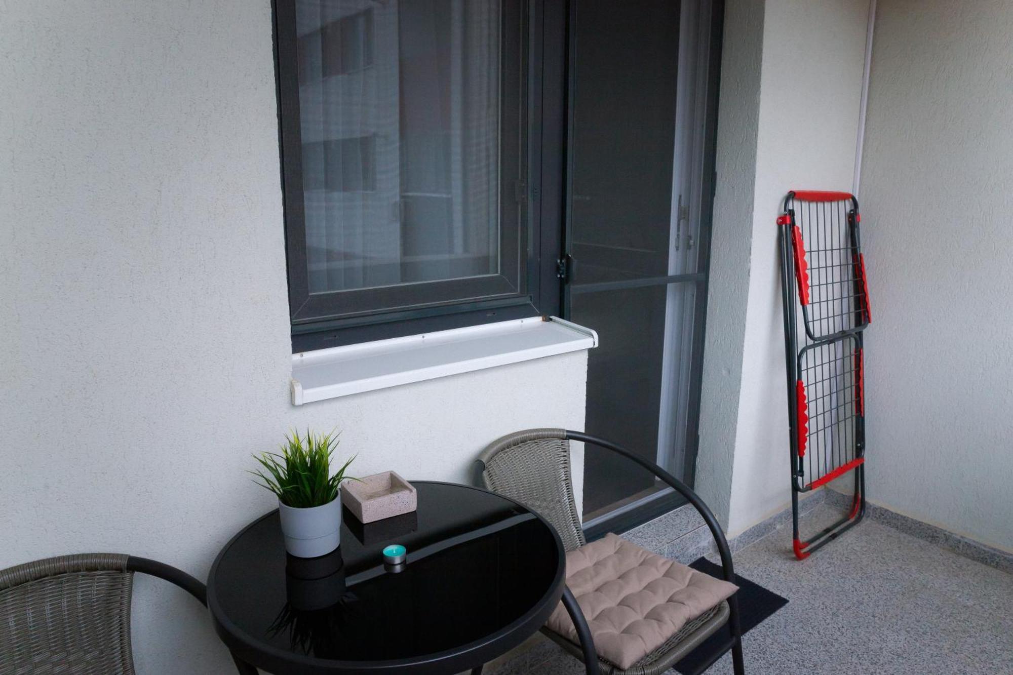 Appartement Elysian Urbanscape Brown, 2 Rooms, Near Bucharest Chiajna