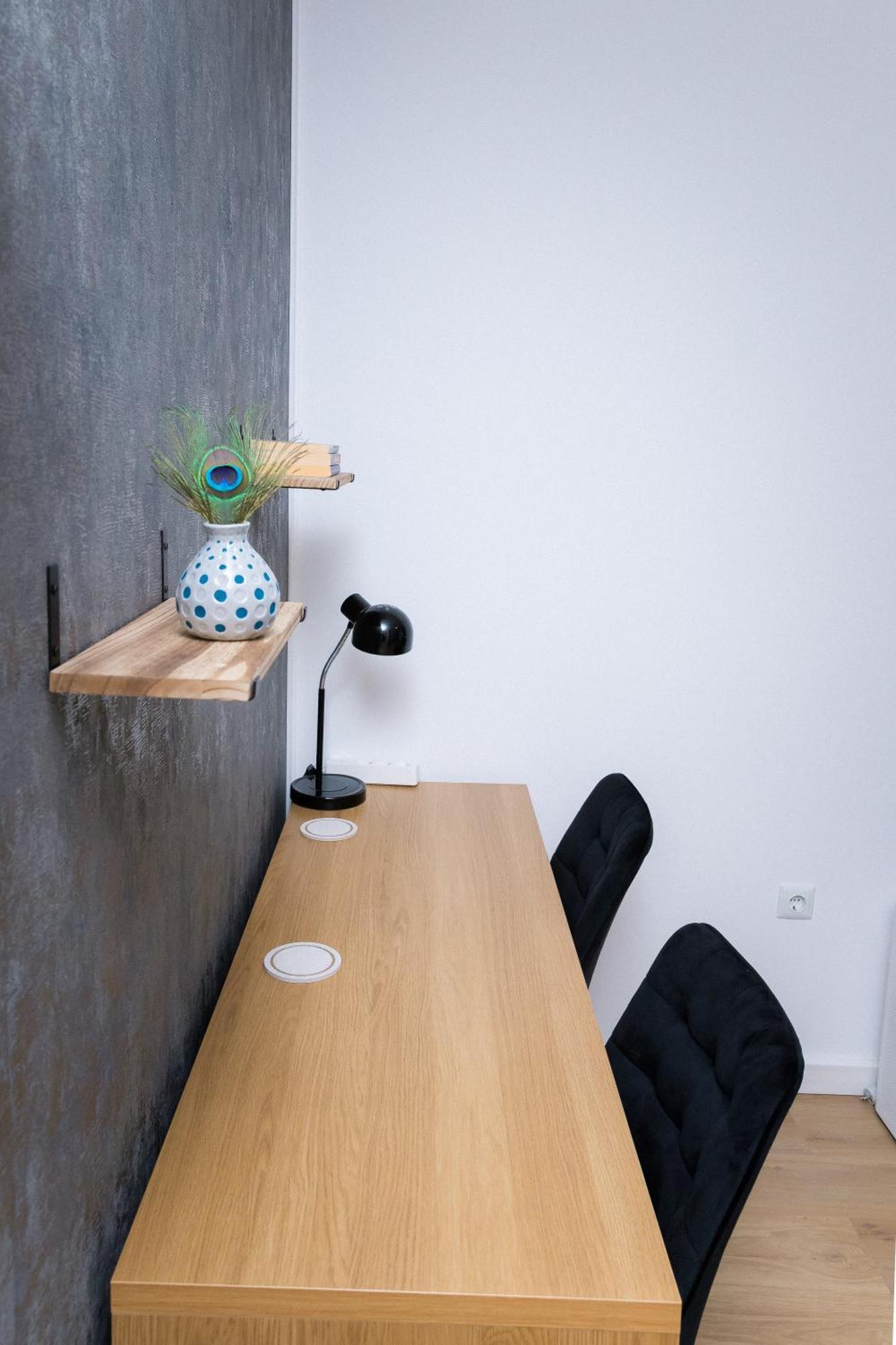 Appartement Elysian Urbanscape Brown, 2 Rooms, Near Bucharest *