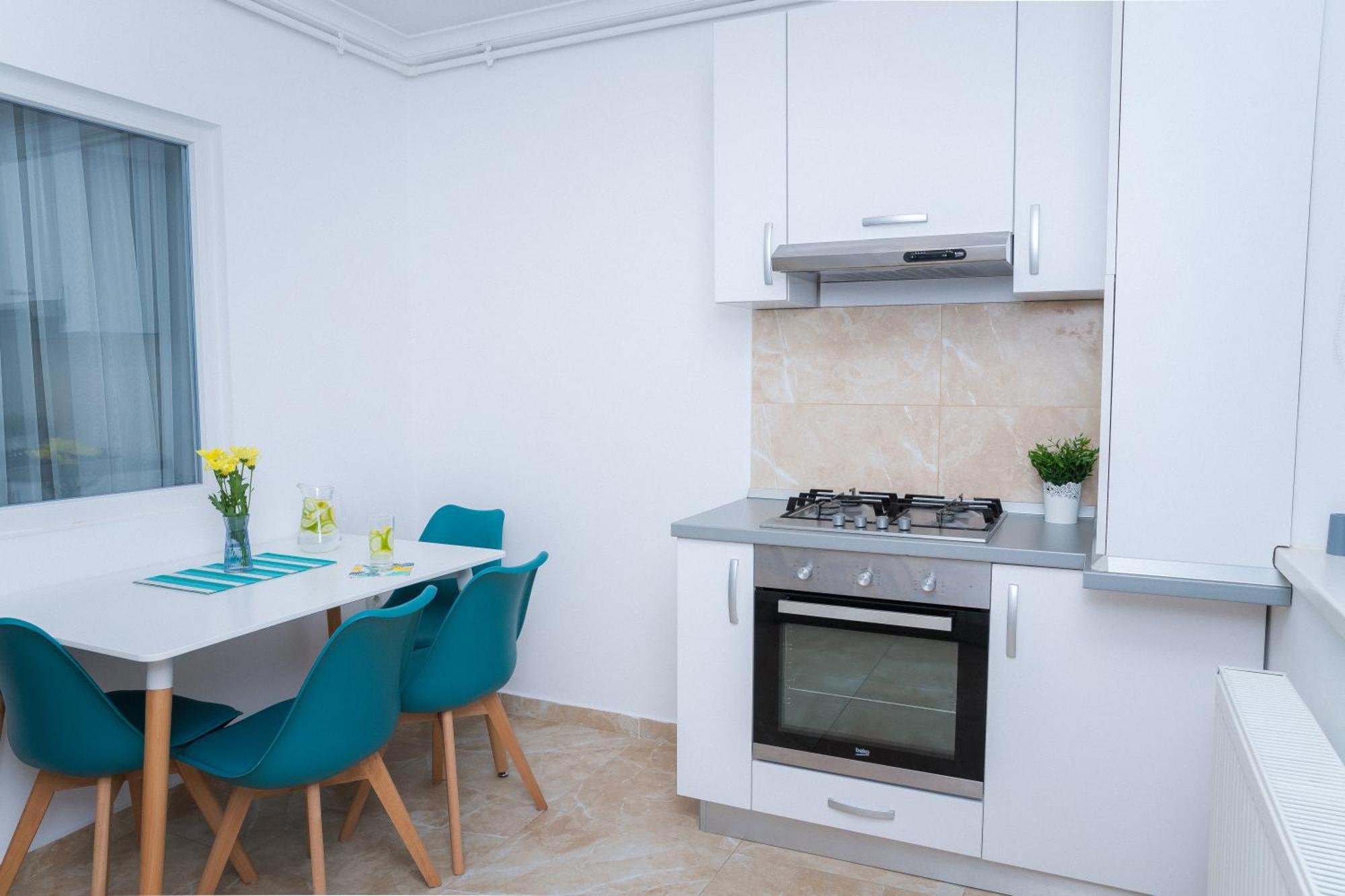 Elysian Urbanscape Brown, 2 Rooms, Near Bucharest Appartement *