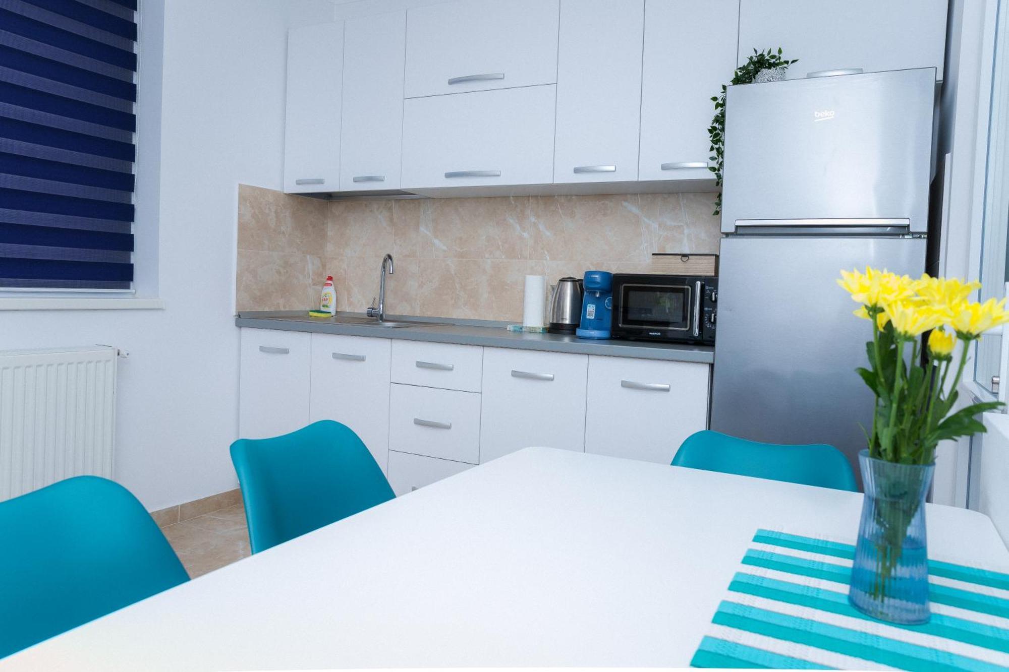 Elysian Urbanscape Brown, 2 Rooms, Near Bucharest *