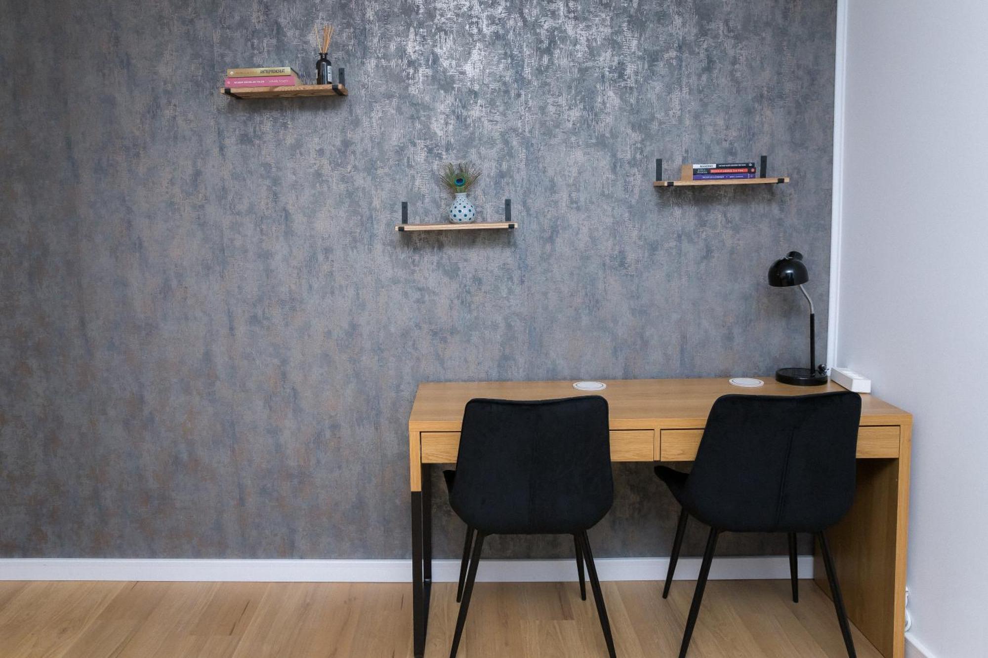 Elysian Urbanscape Brown, 2 Rooms, Near Bucharest Appartement *